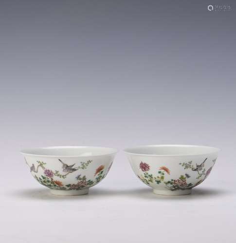 A PAIR OF WHITE PORCELAIN BOWL