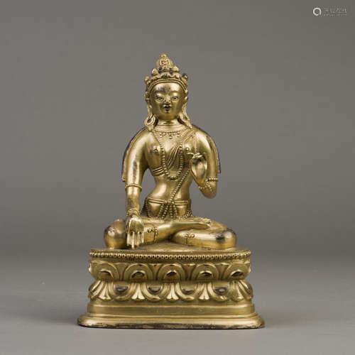 A GILT BRONZE SCULPTURE OF BUDDHA