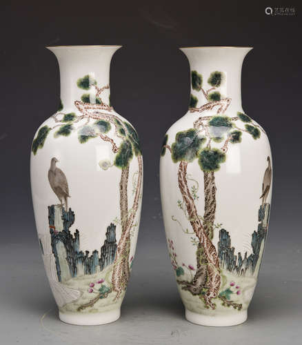 A Pair of Famille Rose Porcelain Vase