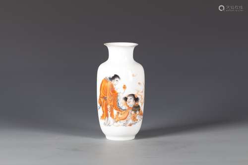 A FIGURE DECORATED PORCELAIN VASE