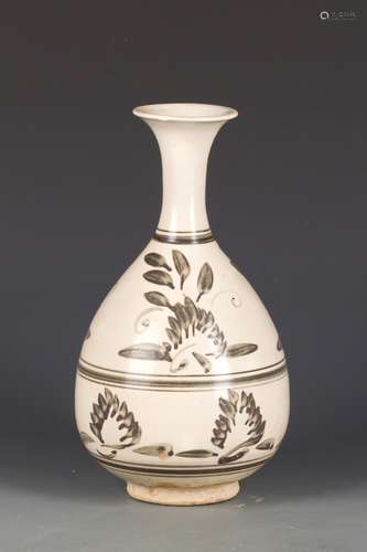 A CHINESE JUN YAO PORCELAIN VASE