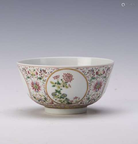 FINE CHINESE FAMILLE ROSE FLORAL PORCELAIN BOWL