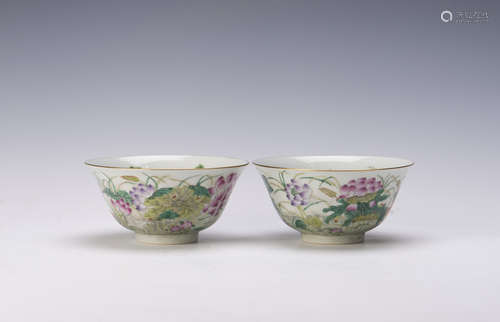 A PAIR OF WHITE PORCELAIN BOWL