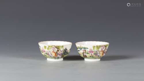 A pair of Famille Rose  Porcelain bowl