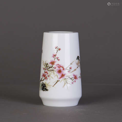 A CHINESE PORCELAIN PLUM VASE