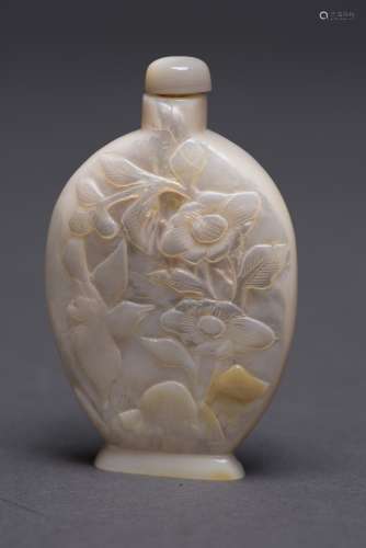 CHINESE AGATE SNUFF BOTTLE