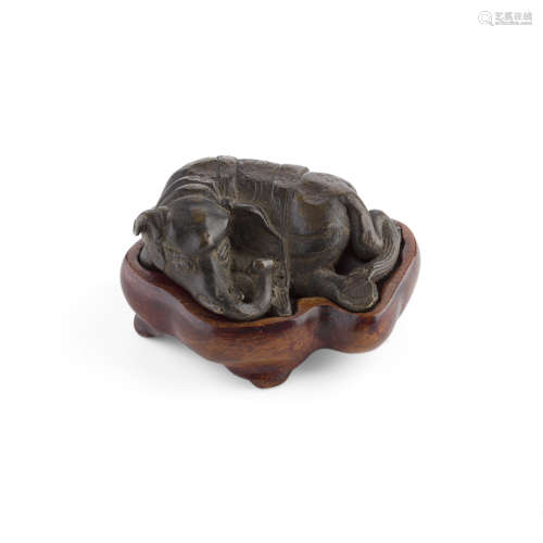 SMALL BRONZE 'ELEPHANT' SCROLL WEIGHT MING DYNASTY 5.5cm long, 136g