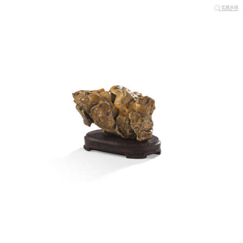 SMALL CARAMEL-COLOURED SCHOLAR'S ROCK 10cm long