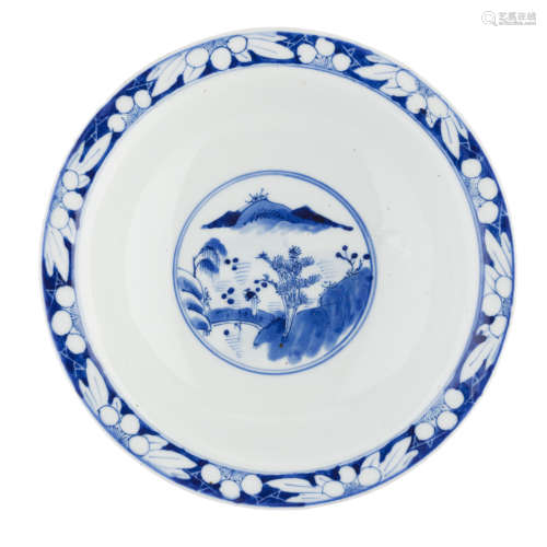 BLUE AND WHITE 'SANXING' FOOTED DISH QING DYNASTY, 18TH/19TH CENTURY 18.8cm diam