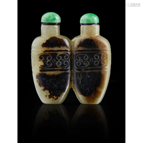 YELLOW AND BLACK JADE CONJOINED SNUFF BOTTLE QING DYNASTY, 19TH CENTURY 5.5cm high