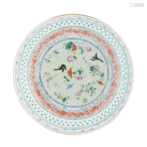 FAMILLE ROSE RETICULATED DISH QING DYNASTY, 19TH CENTURY 28.8cm diam