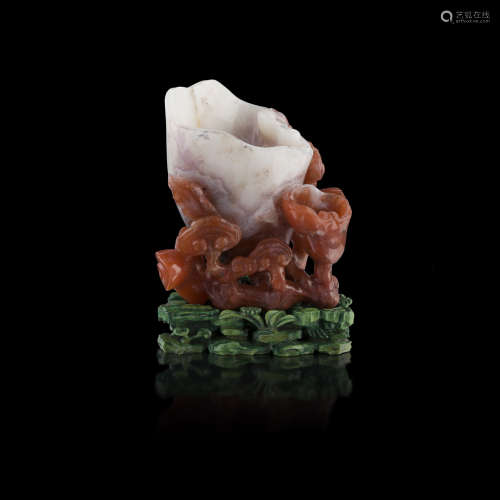 CARVED AGATE WASHER 9cm high (excluding stand)