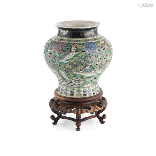 FAMILLE VERTE BISCUIT-GLAZED BALUSTER JAR QING DYNASTY, 18TH/19TH CENTURY 26cm high