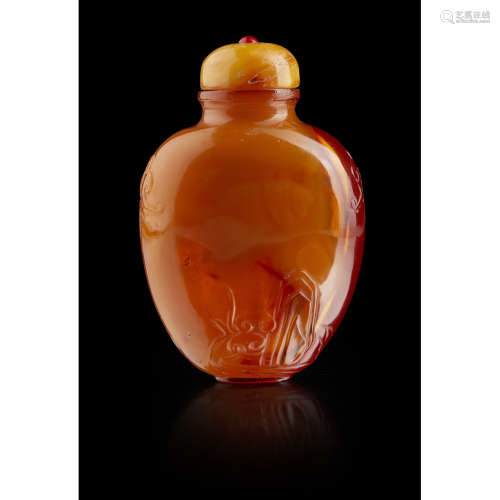 AMBER SNUFF BOTTLE QING DYNASTY, 19TH CENTURY 6.5cm high