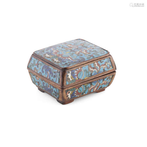 COVERED WOOD BOX WITH INSET CLOISONNÉ ENAMEL PANELS QING DYNASTY, 18TH/19TH CENTURY 8cm long
