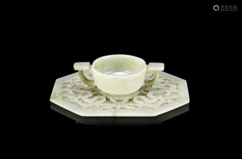 A green jade two-handled cup and tray,Late Ming Dynasty