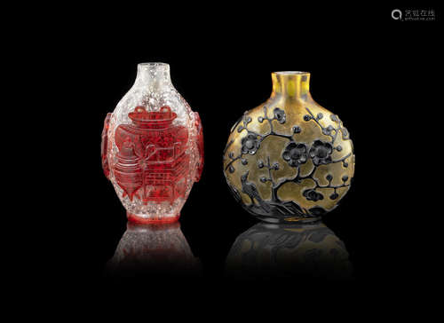 Two overlay glass snuff bottles,19th/ early 20th century