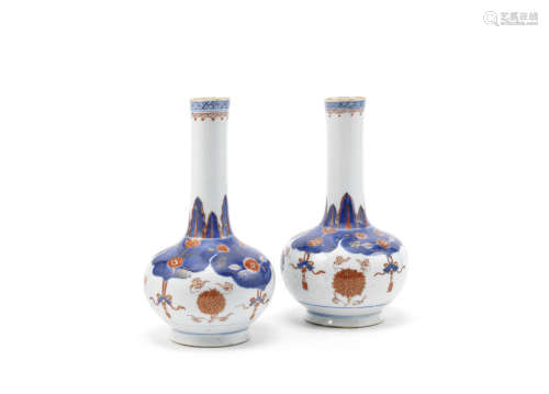 A pair of Chinese Imari bottle vases,18th century