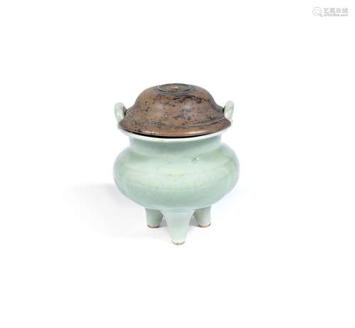 A celadon-glazed incense burner,Ming Dynasty or later