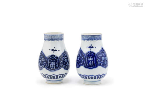 A pair of blue and white jars,Kangxi