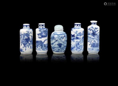 Five blue and white snuff bottles,19th/ early 20th century