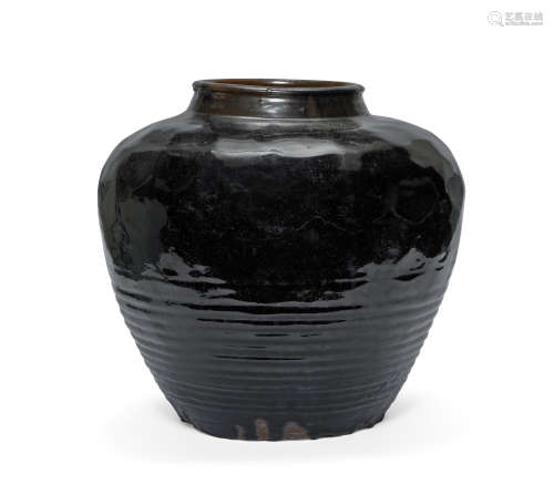A massive Henan black-glazed jar,19th century