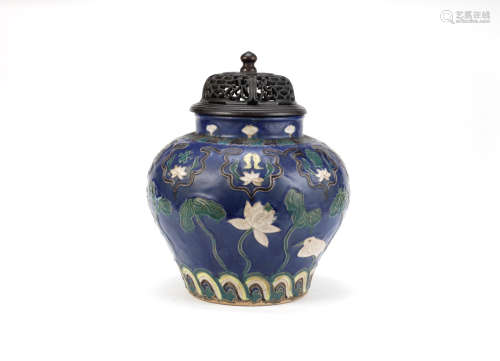 A fahua-style baluster jar,Qing Dynasty