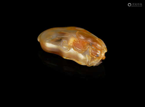 An agate 'pea pod' shaped box and cover,Late Qing Dynasty or later