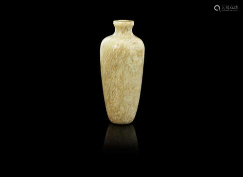 A 'chicken-bone' jade snuff bottle,19th century