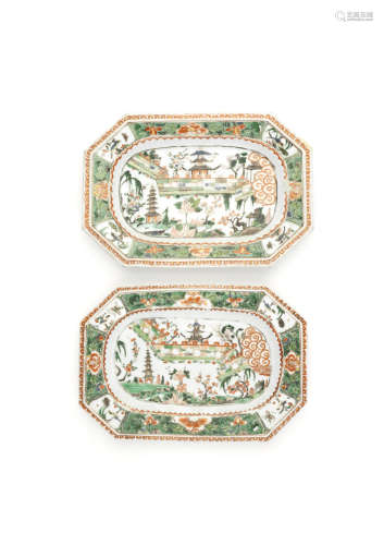 A pair of famille-verte octagonal serving plates,Kangxi