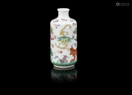 A famille rose 'nine dragon' snuff bottle,Pengcheng Tang four-character mark, Late Qing Dynasty