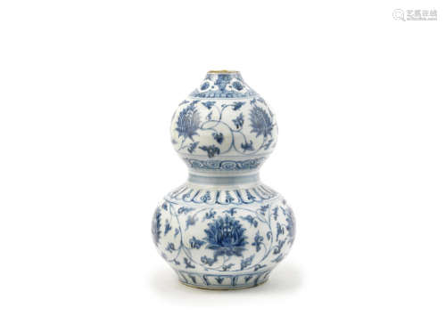 A blue and white double-gourd vase,16th century