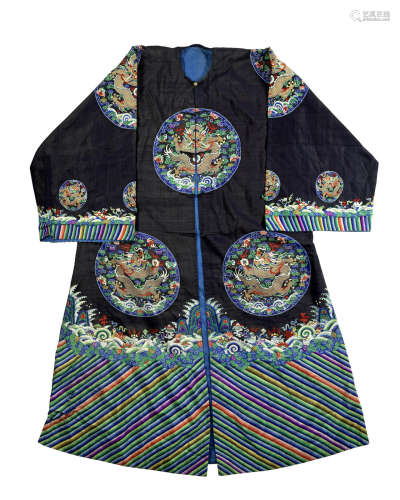 A kesi 'dragon roundel' surcoat, longgua,Early 20th century