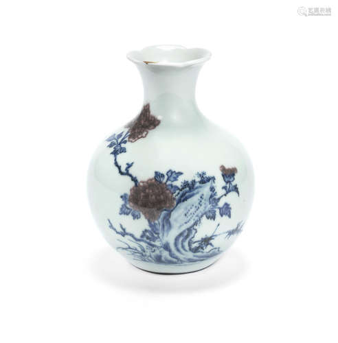 A copper-red and underglaze-blue decorated celadon-glazed bottle vase,18th/19th century