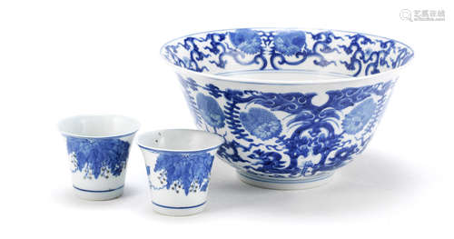 A blue and white bowl and two small cups,Republic Period