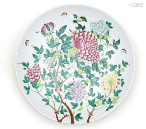 A large famille rose dish,19th/20th century