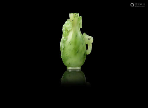 A spinach green jade 'chilong' snuff bottle,18th/19th century