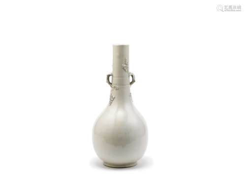 A blanc-de-chine bottle vase,18th century
