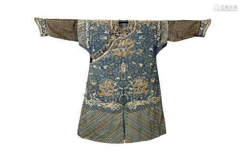 十九世纪 缂丝湖蓝地九龙纹吉服袍