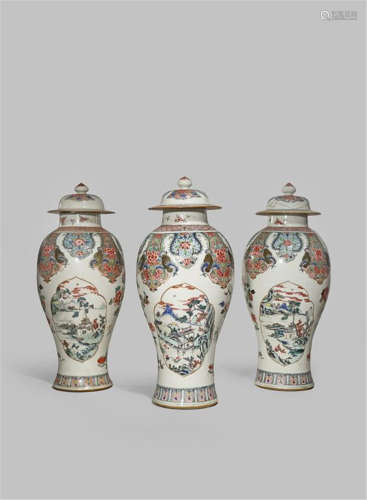 十八世纪中期 粉彩凤戏牡丹开光山水纹盖瓶 一组三件