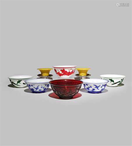 EIGHT CHINESE BEIJING GLASS BOWLSQING DYNASTY/20TH CENTURY