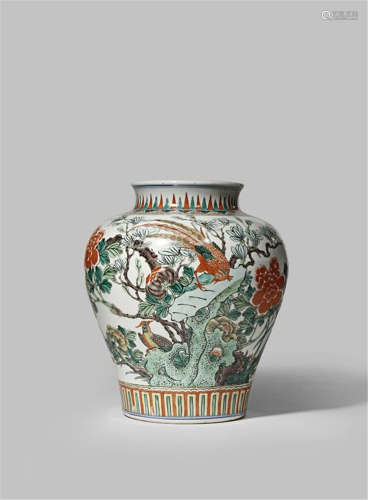 A CHINESE FAMILLE VERTE BALUSTER VASE LATE QING DYNASTY