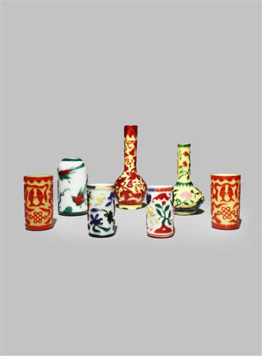SEVEN CHINESE BEIJING OVERLAID GLASS ITEMSQING DYNASTY/20TH CENTURY