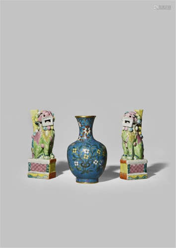 A CHINESE CLOISONNÉ VASE QING DYNASTY