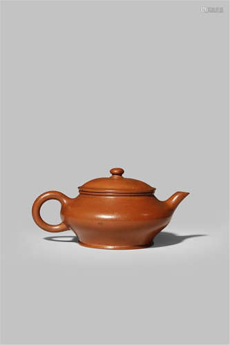 A SMALL CHINESE YIXING TEAPOT EARLY 18TH CENTURY