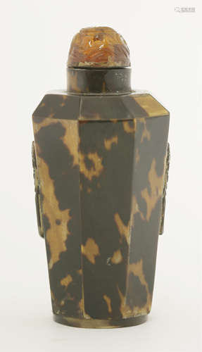 A tortoiseshell Snuff Bottle