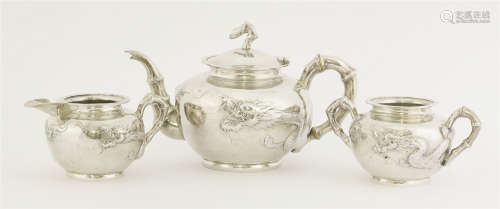 二十世纪初 银锤鍱龙纹茶壶茶具三件套 《三益》《WS》模款