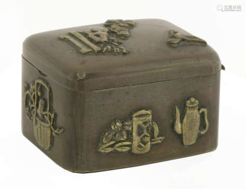 A Japanese bronze small box