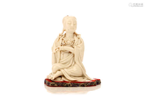 19/20世纪   德化窑观音像                                                                                                                                      A CHINESE BLANC DE CHINE FIGURE OF GUANYIN.