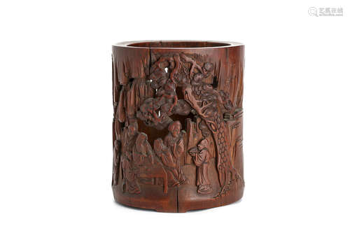 清   竹雕人物松石笔筒                                                                                                                                         A CHINESE CARVED BAMBOO BRUSH POT.